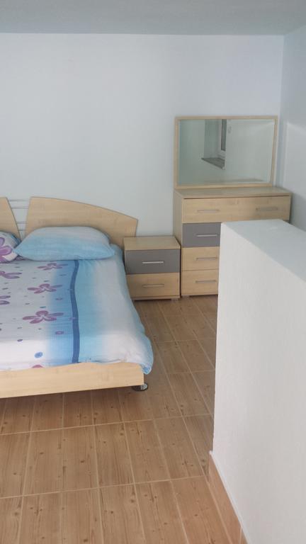 Apartments Lina Karlobag Bilik gambar