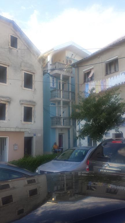 Apartments Lina Karlobag Bilik gambar